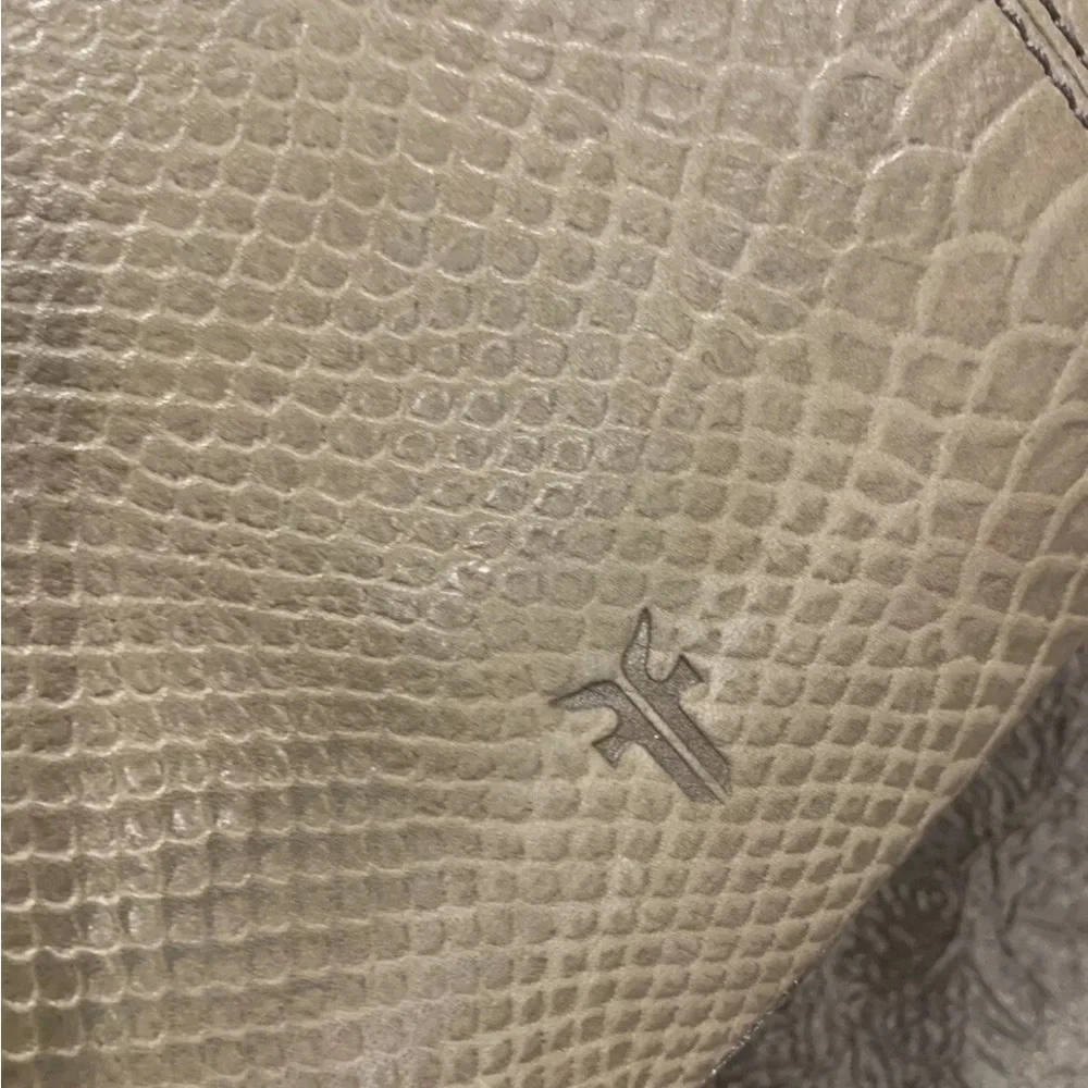 🤍🩶Frye Melissa 3D Floral Snake Embossed Leather Tote $498 - Picture 10 of 16